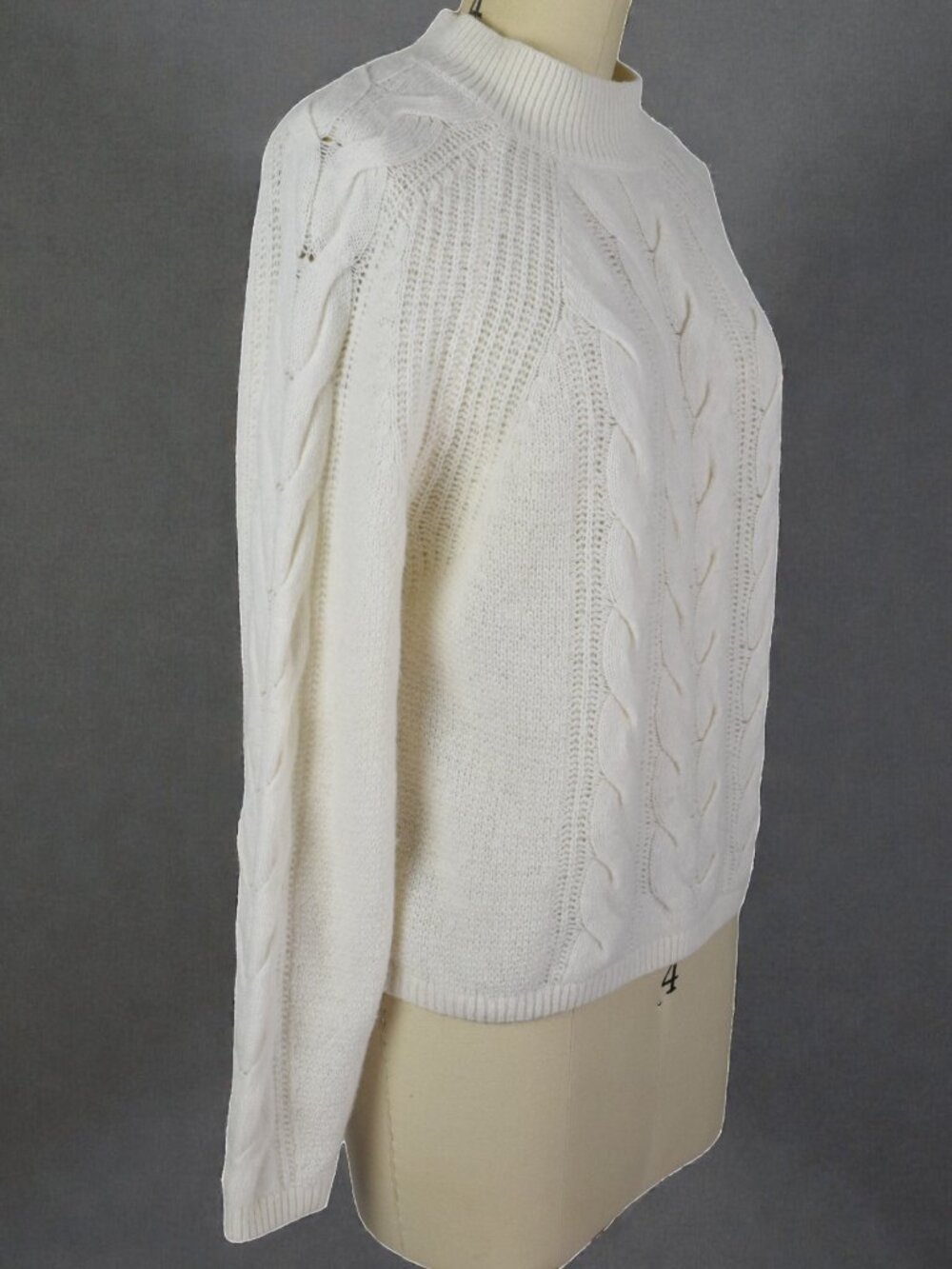 BANANA REPUBLIC ITALIAN YARN WOOL BLEND CABLE KNIT SWEATER - Picture 5 of 9